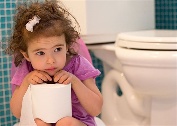 در چه سنی باید استفاده از توالت فرنگی را به کودک خود آموزش دهیم؟