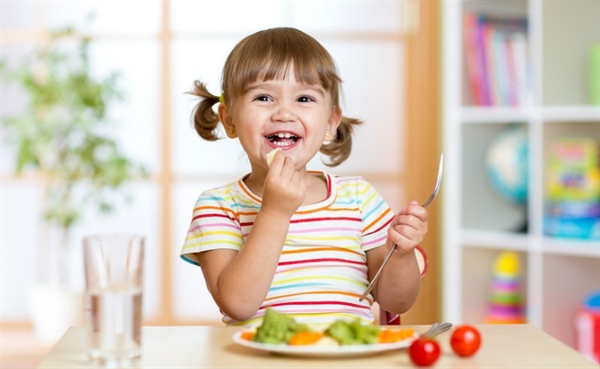 نکات مهم درباره تغذیه کودکان 2 تا 3 ساله